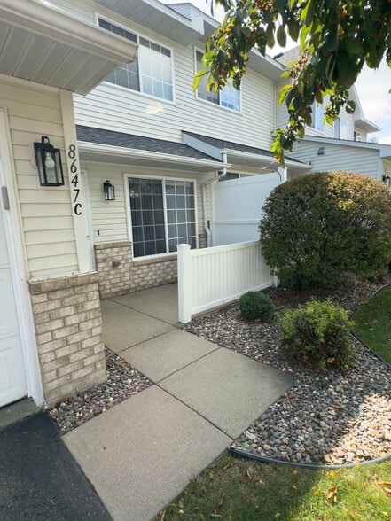 Building Photo - 8647 Quarry Ridge Ln