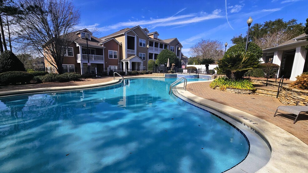 Resort style Pool - 2801 Chancellorsville Dr