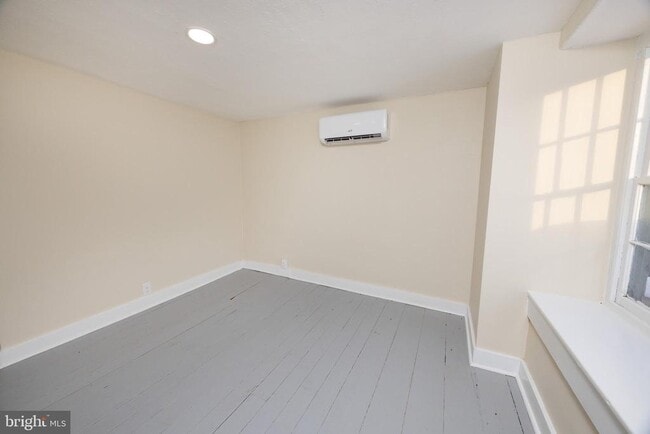 Building Photo - 6192 Lower York Rd