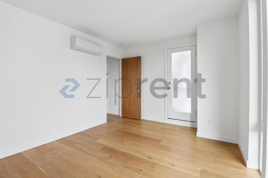 Building Photo - Unit A
