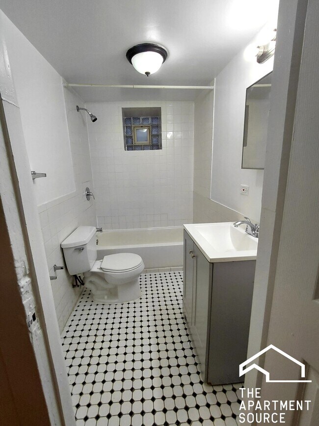 Building Photo - 2215 S Albany Ave