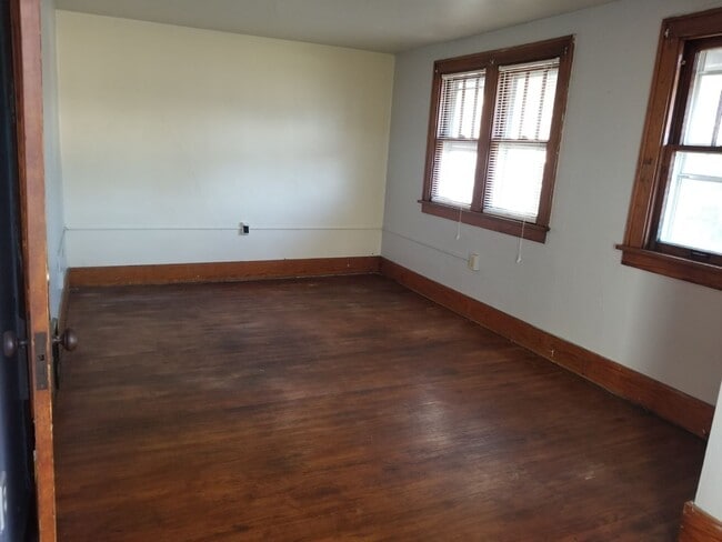 Building Photo - 119 Mohawk St