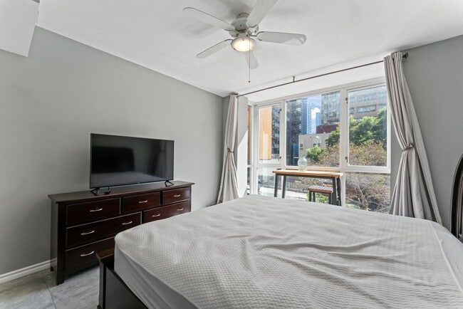 Building Photo - San Diego- Downtown- La Vita – Little Italy Condo- Split Level Style Move-In Special