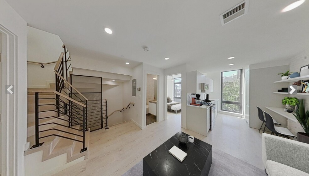 Building Photo - 2 Worthington St