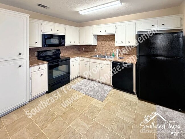 Building Photo - 6630 Lexington Dr