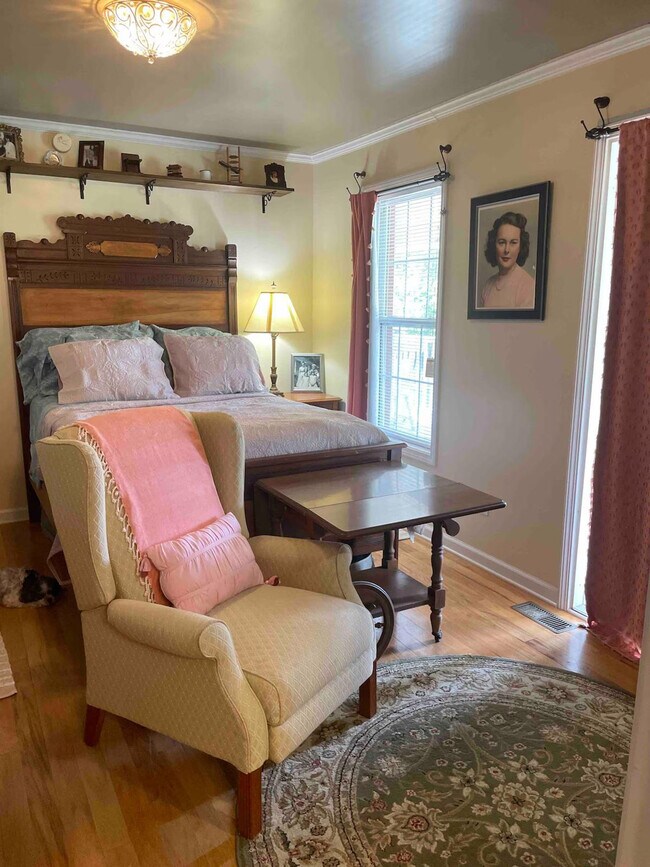 Building Photo - 176 Schools Dr