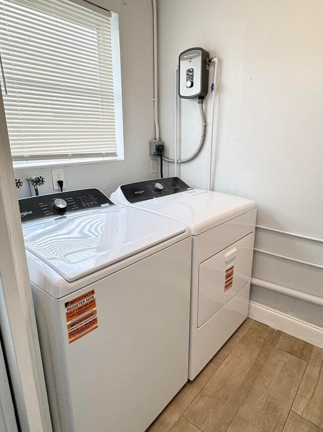 Building Photo - 350 Cypress Dr