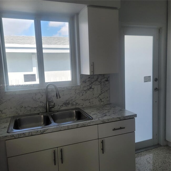 Building Photo - 551 NW 60th Ct