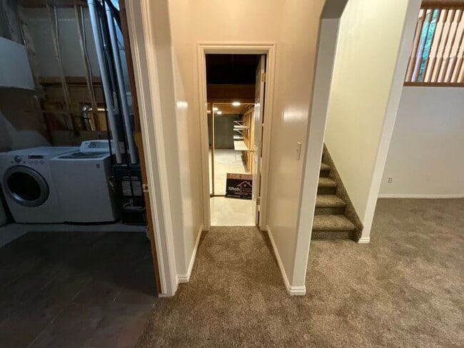 Building Photo - 4 Bedroom 2 1/2 Bath Home Oversized 2 Car Garage. Dog Friendly Available in June
