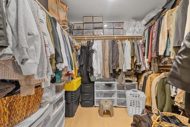 Building Photo - 515 44th St