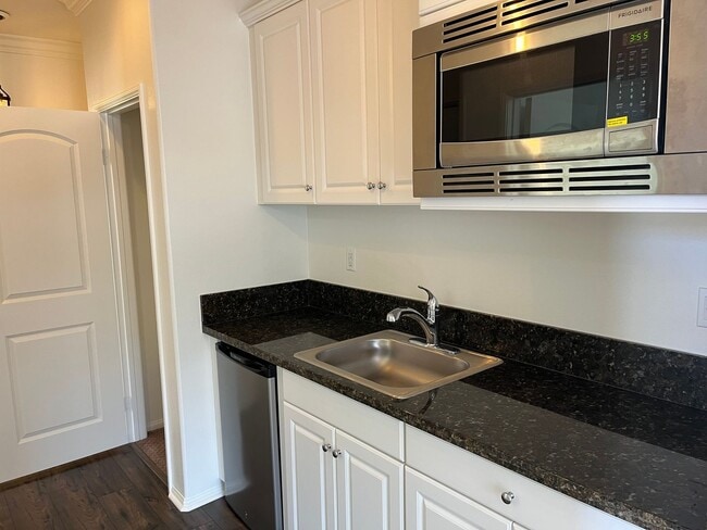 Building Photo - Murrieta 1 Bedroom Casita with Private entrance