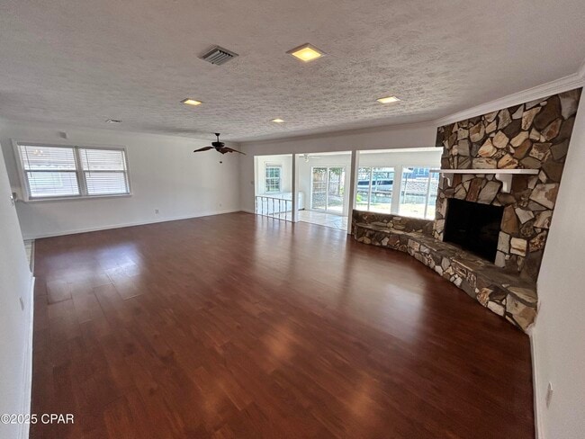 Building Photo - 205 Sunset Ln