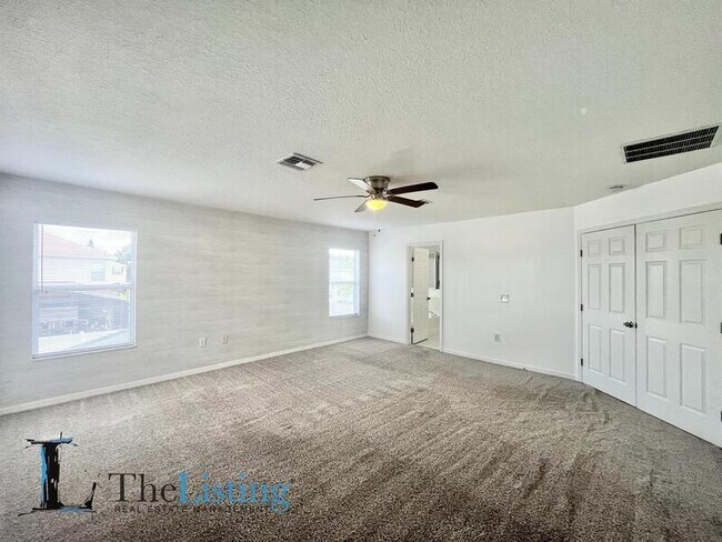 Building Photo - 613 Alfani St