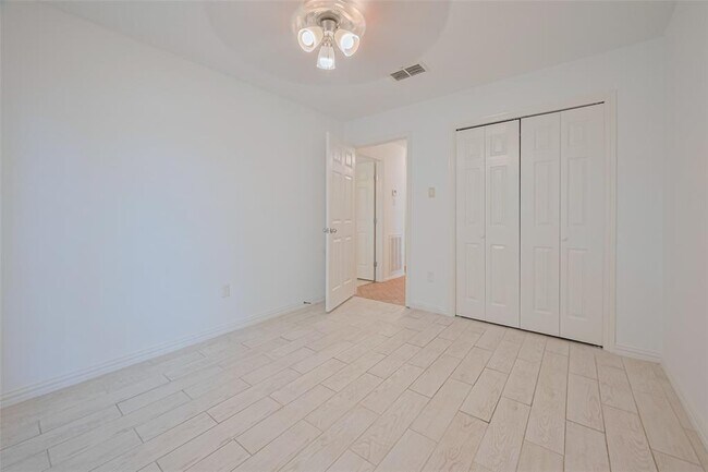 Building Photo - 719 Ramada Dr