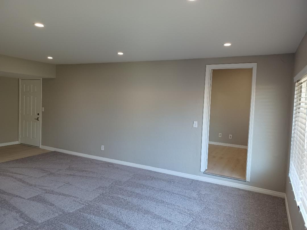 Third Bedroom entry - 1440 Lambert W Rd