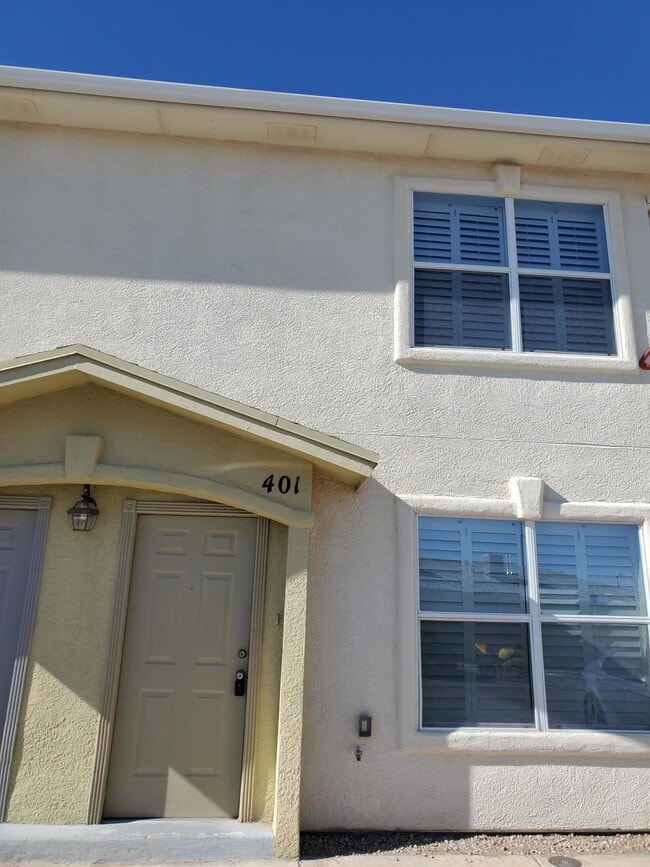 Building Photo - 10021 Railroad Dr