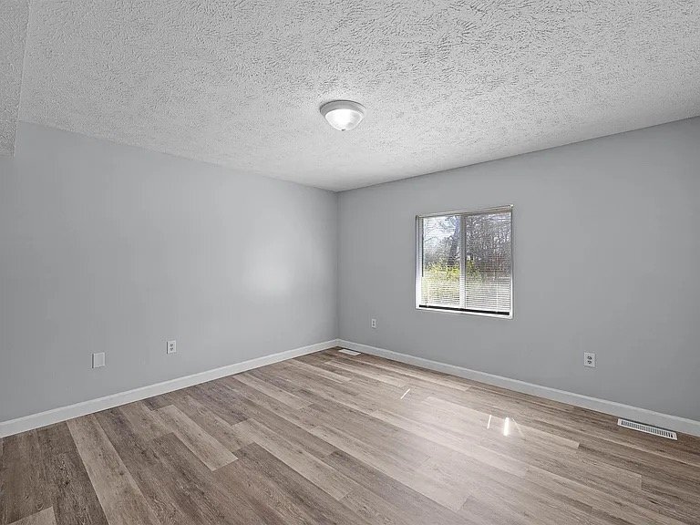 Building Photo - 837 Bear Creek Rd