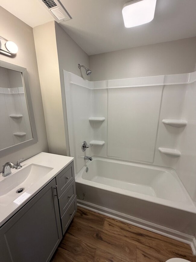 Building Photo - Gorgeous Updated 3 bedroom house!