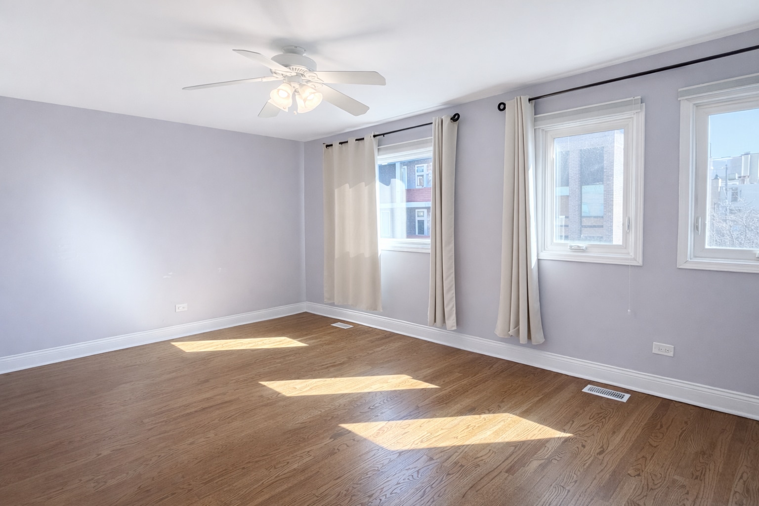 Building Photo - 805 W Wolfram St