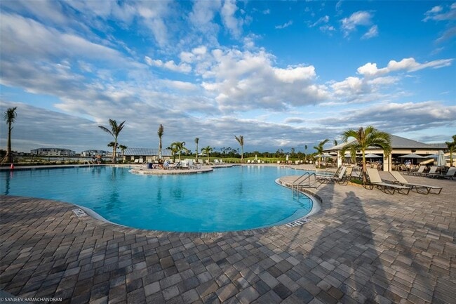 Building Photo - 14261 Heritage Landing Blvd