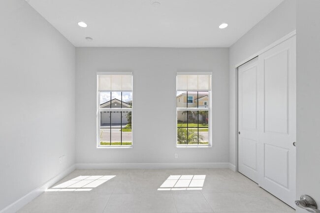 Building Photo - 5579 Liberty Ln