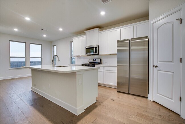 Building Photo - 8612 Cumbrae Ln
