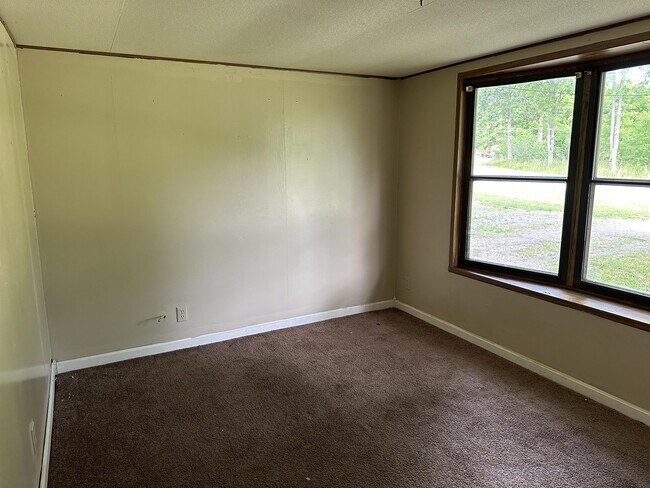 Building Photo - 1967 Chatsworth Ln