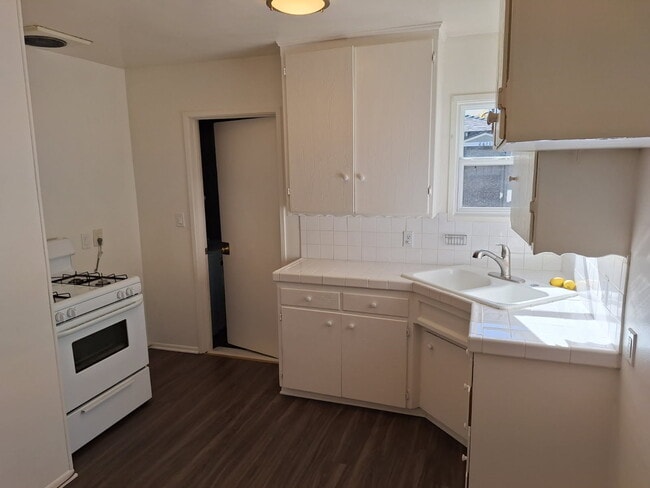 Building Photo - 2608 W Carson St