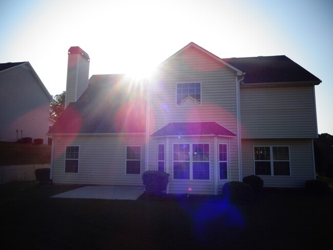 Building Photo - 1302 River Club Dr NE