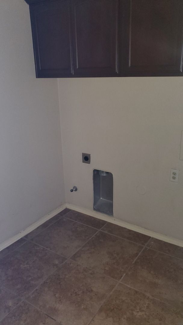 Building Photo - HOME FOR RENT ON THE EASTSIDE