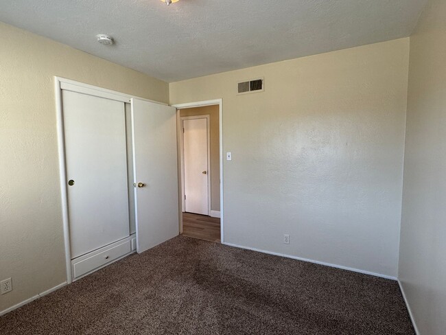 Building Photo - Three Bed, Two Bath Home in Stockton's Lin...