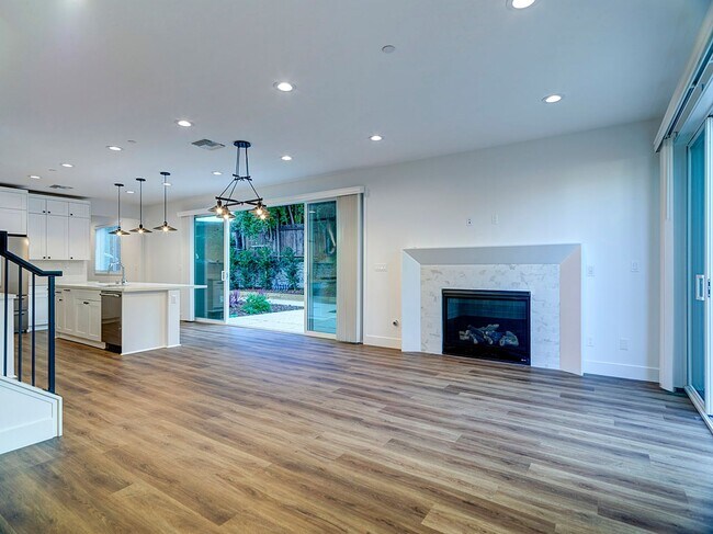 Building Photo - Fantastic 2 story Farm Home 4 bedrooms – 2...