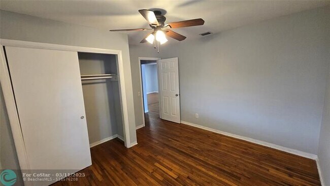 Building Photo - 6220 SW 41st Ct