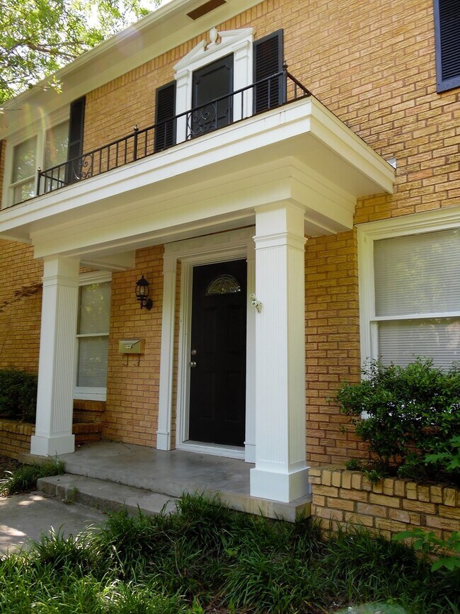 Building Photo - Remodeled Berkeley Triplex with 2 Bedrooms and 2 and 1/2 Baths
