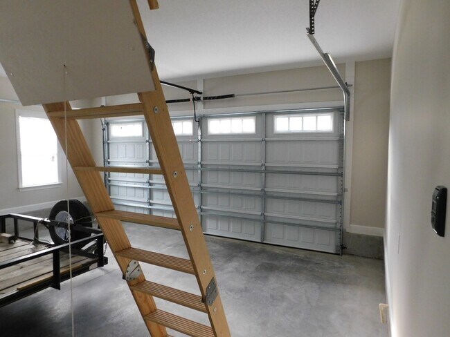 Building Photo - Grove Point Beauty