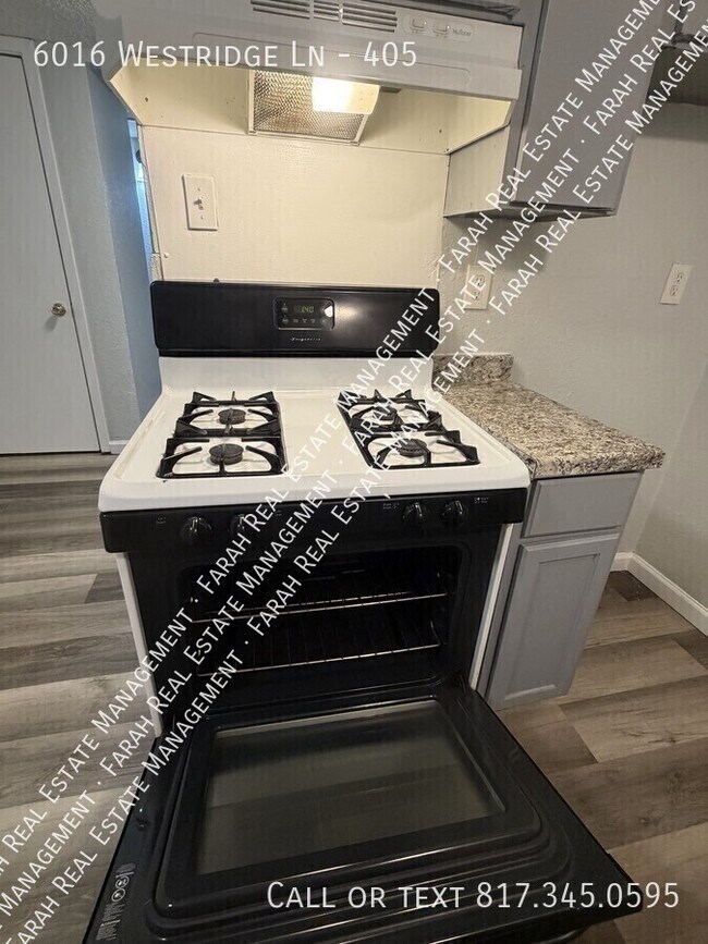 Building Photo - 6016 Westridge Ln