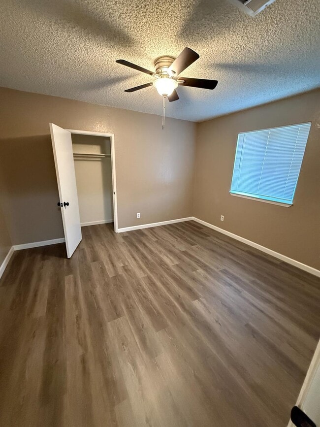 Building Photo - 460 S Dearing Ave