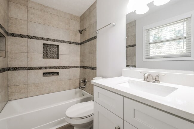 Building Photo - 895 Highland Terrace NE