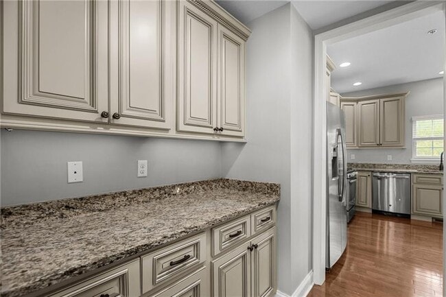 Building Photo - 567 Chesnic Dr