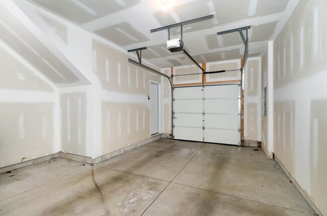 Building Photo - 782 Whitetail Dr