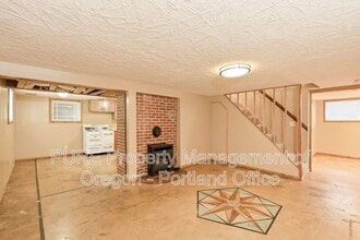 Building Photo - 6320 NE Simpson St