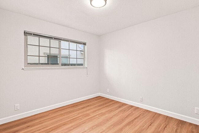 Building Photo - 4448 Irvington Ave