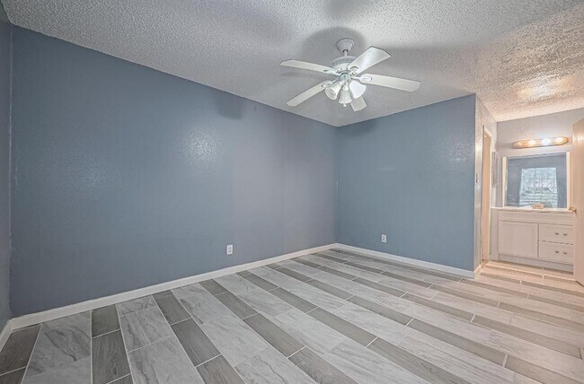 Building Photo - 12615 Brookglade Cir
