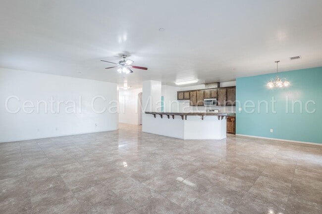 Building Photo - 4 Bedroom, 2 Bath Home - $2450 per month!