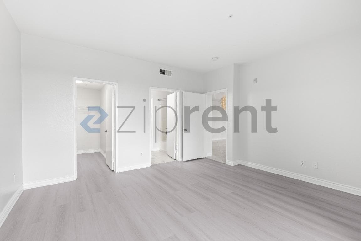 Building Photo - Unit 513