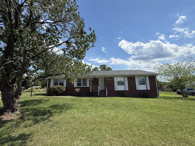 Building Photo - 1804 Sherwood Dr