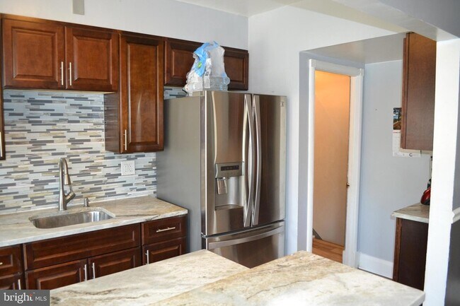 Building Photo - 5153 Frederick Ave