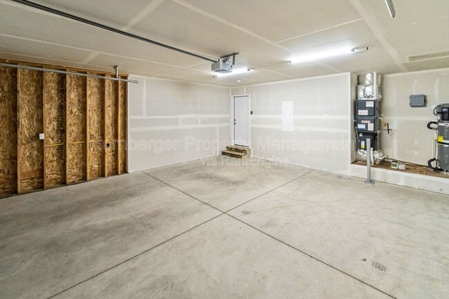 Building Photo - 1305 N Coach Dr