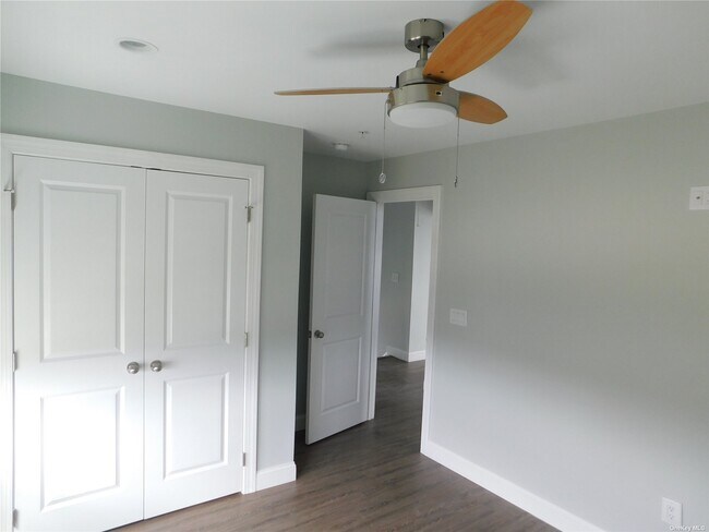 Building Photo - 3495 Bay Front Dr
