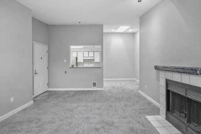 Building Photo - 2-Bedroom Condo with Vaulted Ceilings and Community Amenities in Everett